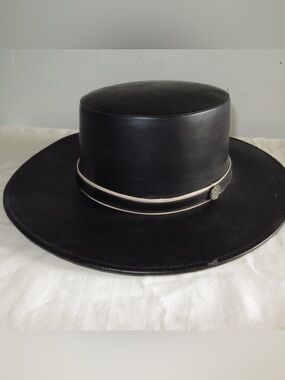 Classic Black Wide-Brim Leather Hat with Contrast Band